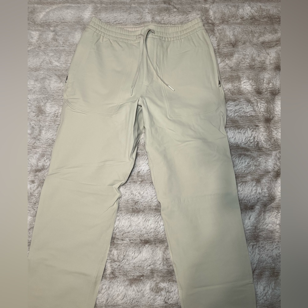 MEN’S LULULEMON CREAM/WHITE JOGGERS SIZE MEDIUM (NEVER WORN BRAND NEW)!!